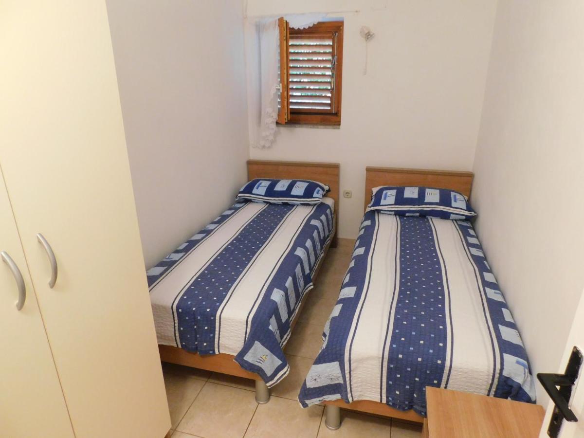 Apartments Marica Krk Town Eksteriør bilde