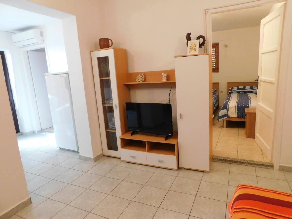 Apartments Marica Krk Town Eksteriør bilde